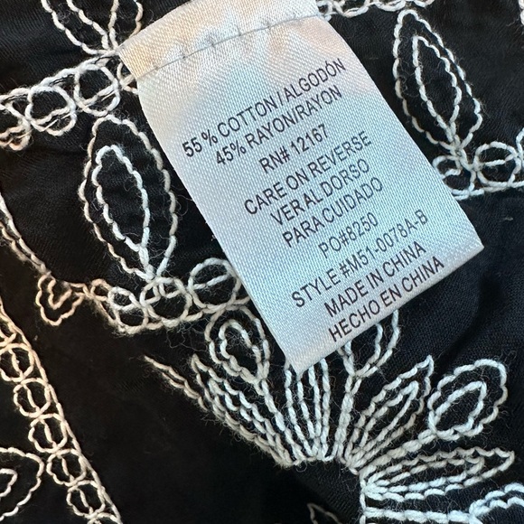 Indigo Poppy Black and White Embroidered Floral Top Size M #1798 - Picture 6 of 8